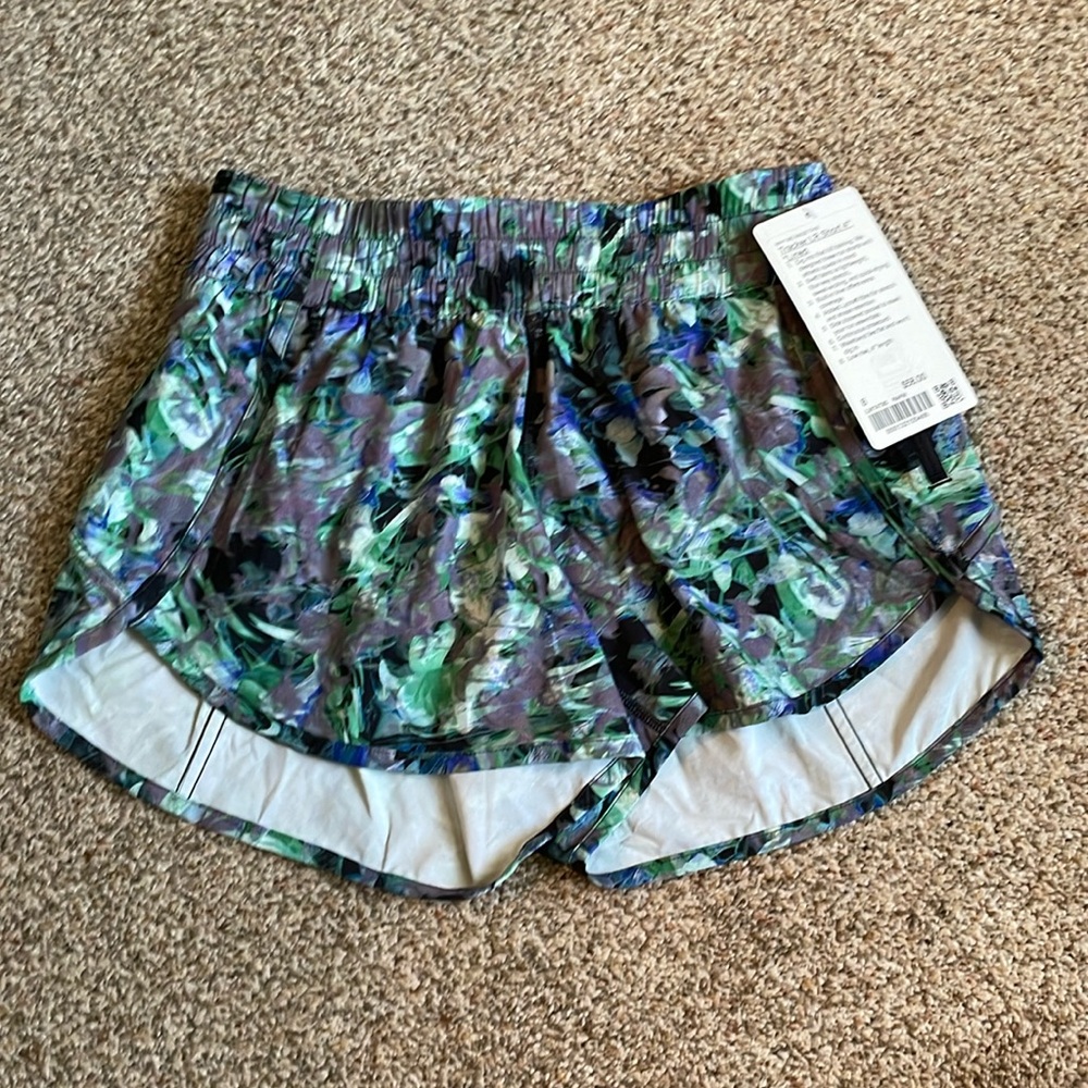 Lululemon tracker LR short 4” size 8 in RAFM pattern